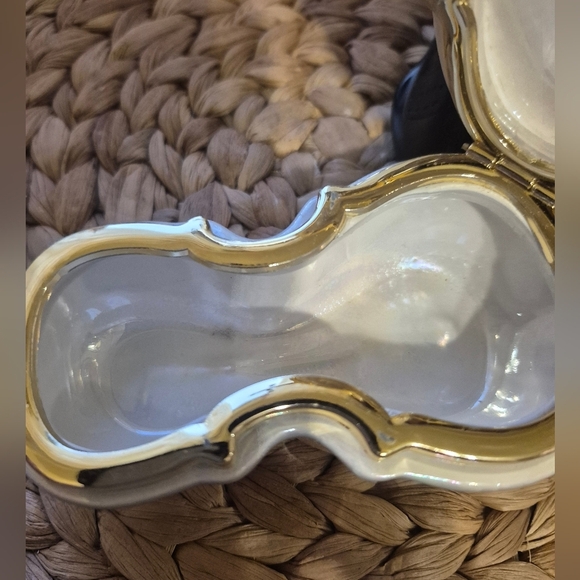 Vintage Italian Elegant White and Gold ChelloTrinket Box - Picture 7 of 8